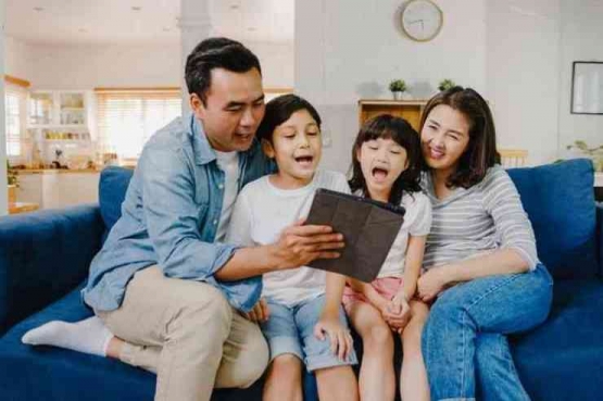 Konten dari guru tidak hanya menjadi perhatian murid, juga bagi seluruh masyarakat. (Tirachardz/Freepik via Kompas.com)