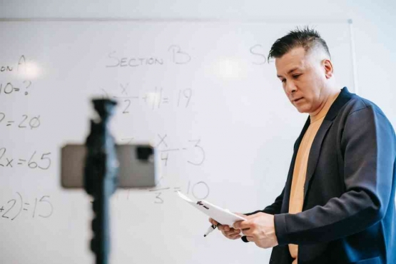 Tanggung jawab guru terhadap konten pengajaran dan yang berkualitas. (sumber: Pexels.com)
