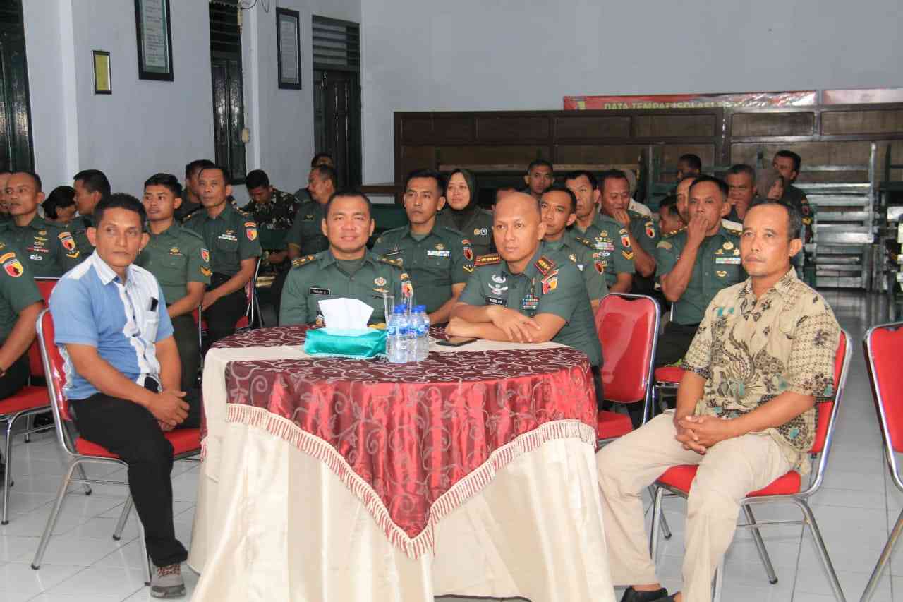 Kodim 0806/Trenggalek Gelar Nobar Kegiatan Pemberian Penghargaan KASAD ...