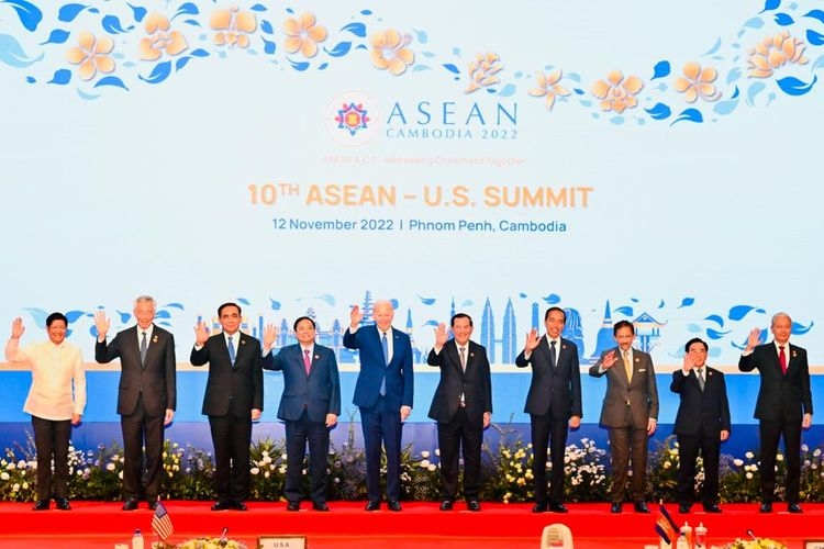 Kepala negara yang hadir dalam dialog KTT ASEAN-AS yang dihadiri pemimpin ASEAN dan Presiden AS Joe Biden di Hotel Sokha, Phnom Penh, Sabtu, (12/11/2022). (Dok Biro Pers, Media dan Informasi Sekretariat Presiden)