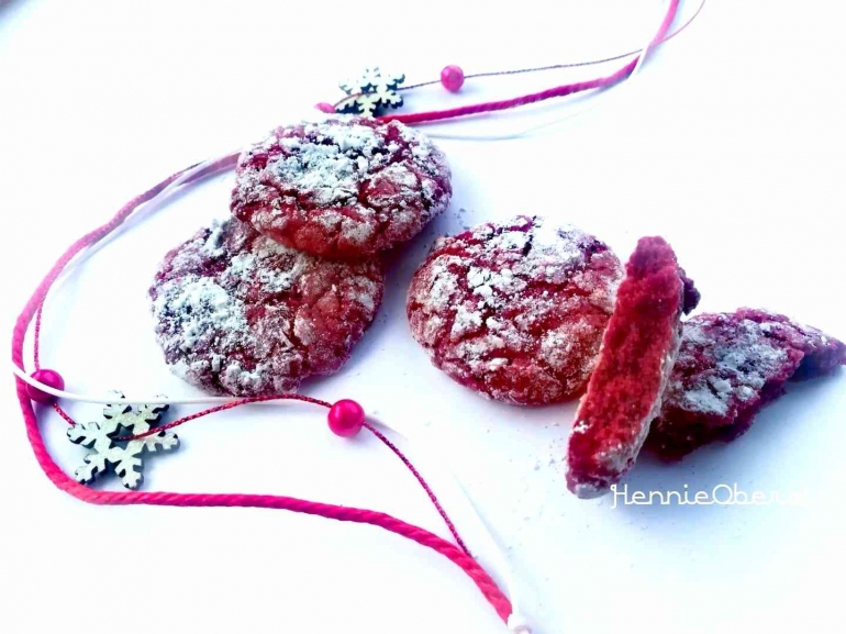 Red velvet crinkle cookies dan tradisi kue Natal | ilustrasi kue Natal | foto: HennieOberst—