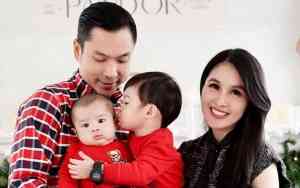Sandra Dewi dan keluarga (kanal247.com)