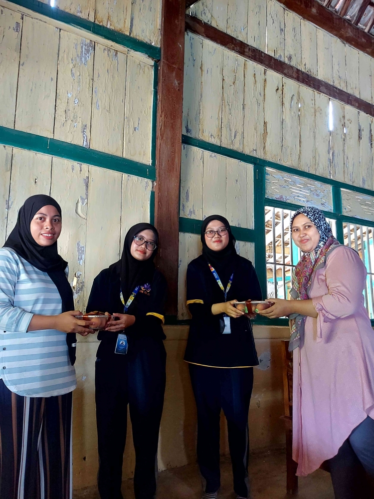 Kegiatan edukasi masalah status gizi serta pencegahannya di Dusun Jomblang, Desa Asmorobangun, Kecamatan Puncu.(Dokpri)