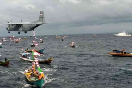 Nelayan Indonesia di perbatasan Indonesia-Malaysia memperingati HUT RI 76 di Karang Ungaran (Kompas.com)