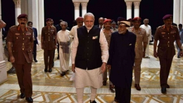 Perdana Menteri Narendra Modi (kedua kiri) bersama Sultan Oman Qaboos bin Said di Oman pada tahun 2018. | Sumber: twitter/indiatvnews.com