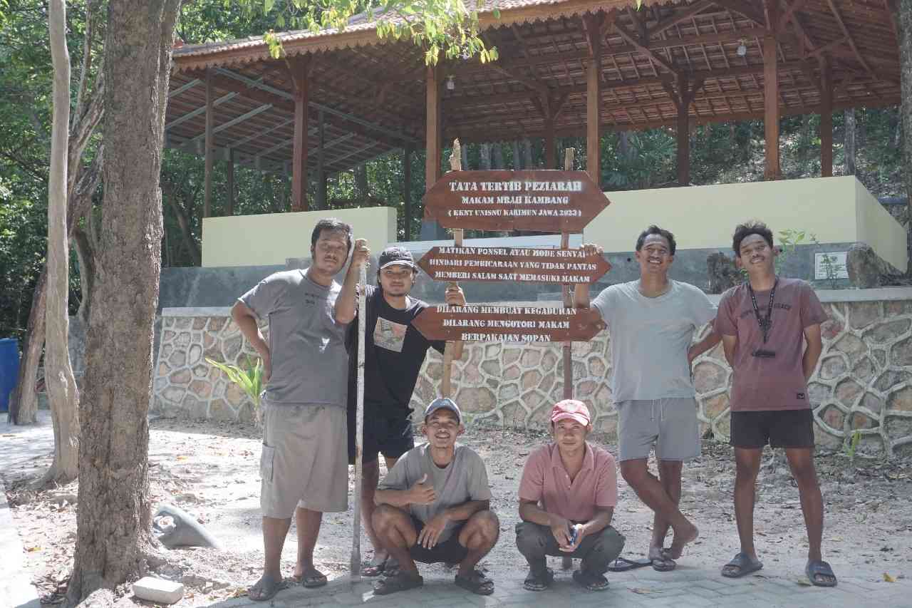 Kegiatan Branding Wisata Religi Di Makam Mbah Kambang, Dusun Cikmas ...