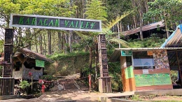 Karacak Valley (sumber:https://radartasik.id/karacak-valley-hadirkan-sensasi-camping-di-hutan-pinus-dekat-pusat-kota-garut/)