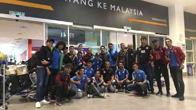 Pemain Persiraja Banda Aceh saat transit di Malaysia menuju Padang|dok. Istimewa, dimuat cnnindonesia.com