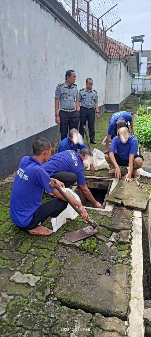 Aksi Bersih Selokan Dan Kontrol Saluran Air Wujud Dari Pelayanan Prima ...