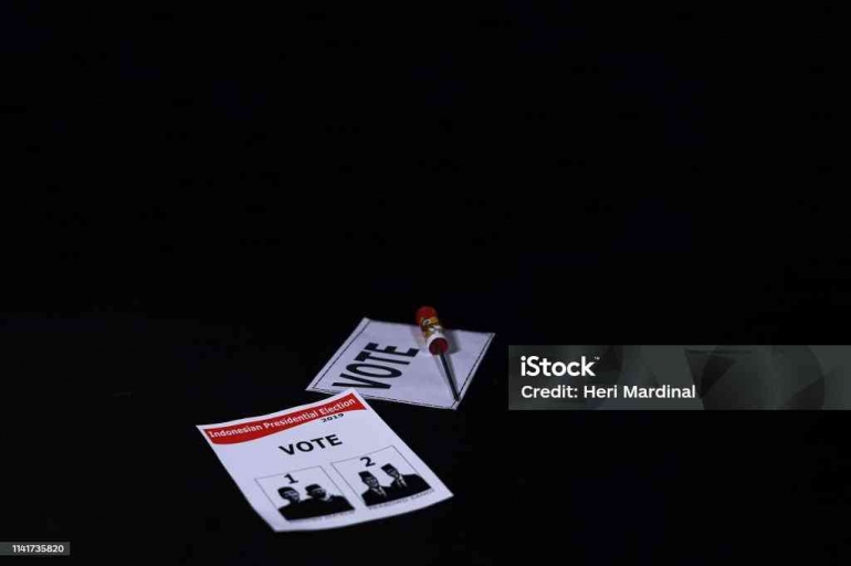  gambar : https://www.istockphoto.com/id/foto/ilustrasi-pemungutan-suara-pemilihan-presiden-indonesia-gm1141735820-305995665