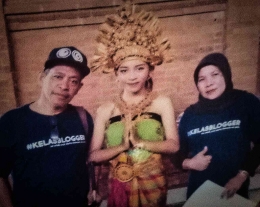 Saat melancong berdua istri ke Bali (foto dok Nur Terbit)