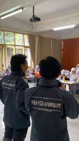 Pemaparan Materi Sosialisasi di SMAN 4 Kota Bogor (Dokpri)