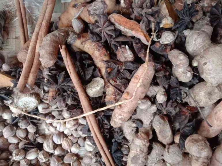 Beragam rempah yang bisa ditemukan di dapur masyarakat Yogyakarta. (Sumber: Delima Purnamasari)