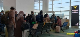 Suasana Boarding  Menuju ke Pesawat di Pintu 7 Bandara Syamsoedin Noor Banjarbaru | @kaekaha