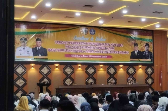 Sosialisasi dan diskusi terkait percepatan pengisian SKP 2023 via e-Kinerja di lingkungan Dinas Pendidikan Kota Pekanbaru. (foto Akbar Pitopang)
