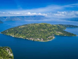 Pulau Sibandang, Kaldera Toba tampak dari ketinggian (Foto: calderatobageopark.org)