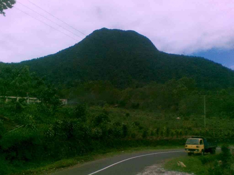 Gunung Ranaka, Ruteng, Manggarai NTT (Triptrus.com)