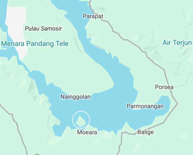 Pulau Sibandang (dalam lingkaran putih) di mulut teluk (Sumber: Tangkapan layar Google Map)