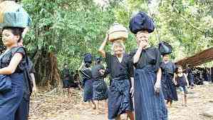 Tradisi Masyarakat Adat Kajang, sumber gambar; mongabay
