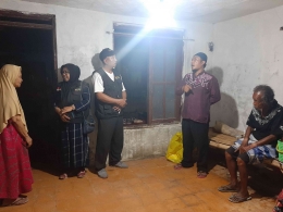 Tim Ambulan Menyerahkan kepada Keluarga Bapak Sulthon/dokpri