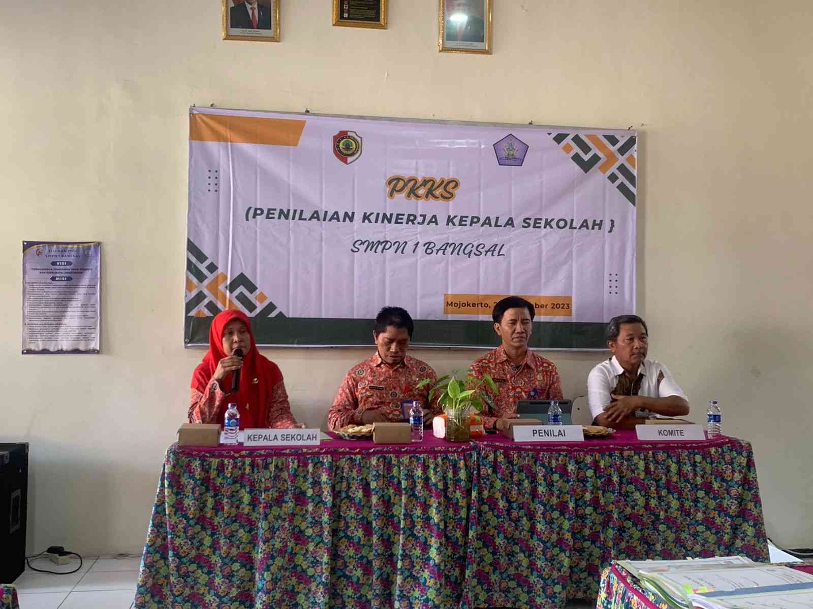 Penilaian Kinerja Kepala Sekolah SMPN 1 Bangsal Tahun 2023: Evaluasi ...