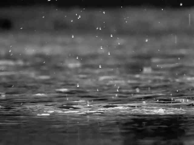 Hujan malam di Solo - Reza S/Unsplash
