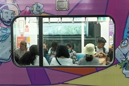 Suasana dalam MRT Jakarta (foto: widikurniawan)