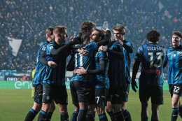 Kegembiraan pemain Atalanta usai kalahkan AC Milan di menit akhir. https://vivagoal.com/ (X-Atalanta_BC)