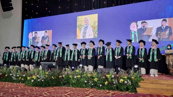 Image Source: Doc. School Public Relations (Student of Al Azhar Islamic High School 4 Kemang Pratama, Akhirussanah in Gd. PUSDIKLAT Al Muhajirien)
