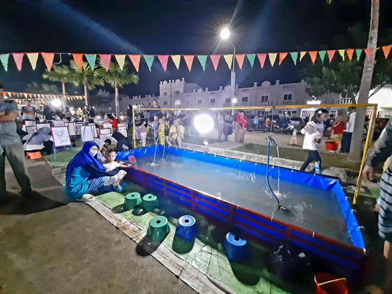 Area memancing ikan dan mewarnai di pasar malam (foto: dokumentasi pribadi)