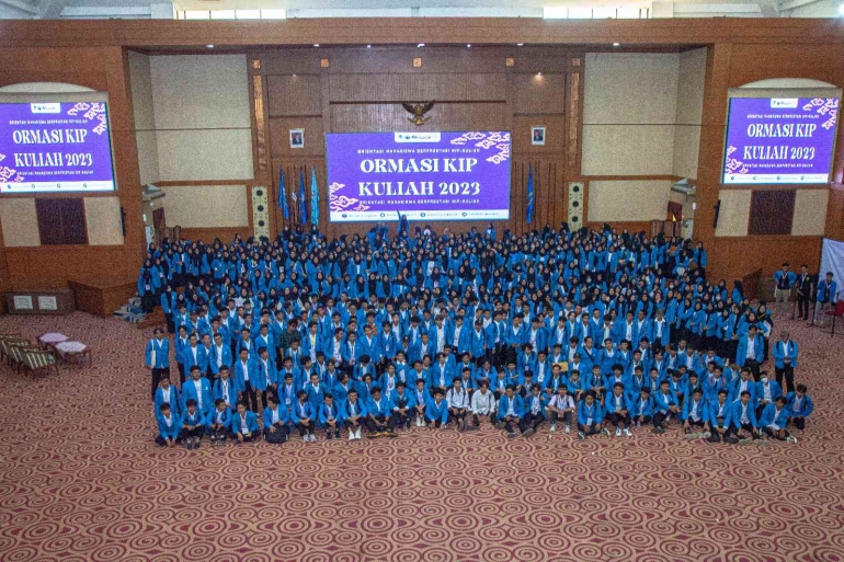 Penerima beasiswa KIP Kuliah UIN Jakarta 2023 pada saat acara Orientasi Mahasiswa Berprestasi (ORMASI) KIP UIN Jakarta. (Panitia Ormasi KIP Kuliah)