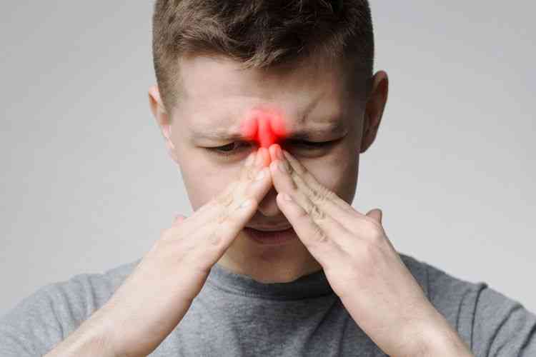 Ilustrasi orang menderita sinusitis (Sumber: health.kompas.com)