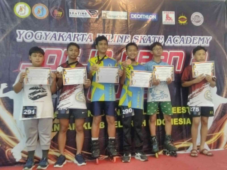 Image Source: Doc. School Public Relations (Student of Al Azhar Islamic Middle School 44 Grand Wisata, Achievements in Extra-Curricular Fields)