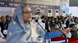 Perdana Menteri Bangladesh Sheikh Hasina sedang berbicara di sebuah pertemuan partai Liga Awami. | Sumber: punjabnewsexpress.com