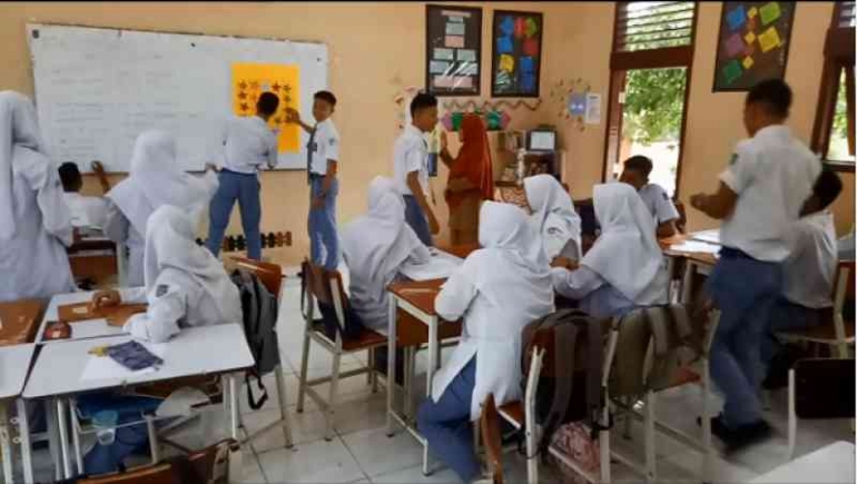 suasana PBM siswa dan guru di kelas SMAN 5 Banda Aceh. (Sumber gambar dokpri rini wulandari)