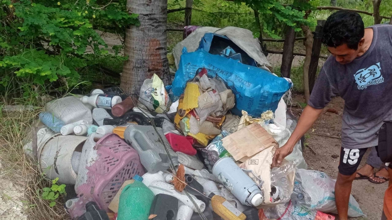 https://www.google.co.id/url?sa=i&url=https%3A%2F%2Fmattirotasi.org%2Fmengolah-limbah-plastik-menjadi-paving-block-di-pulau-rajuni-taman-nasioanal-tak