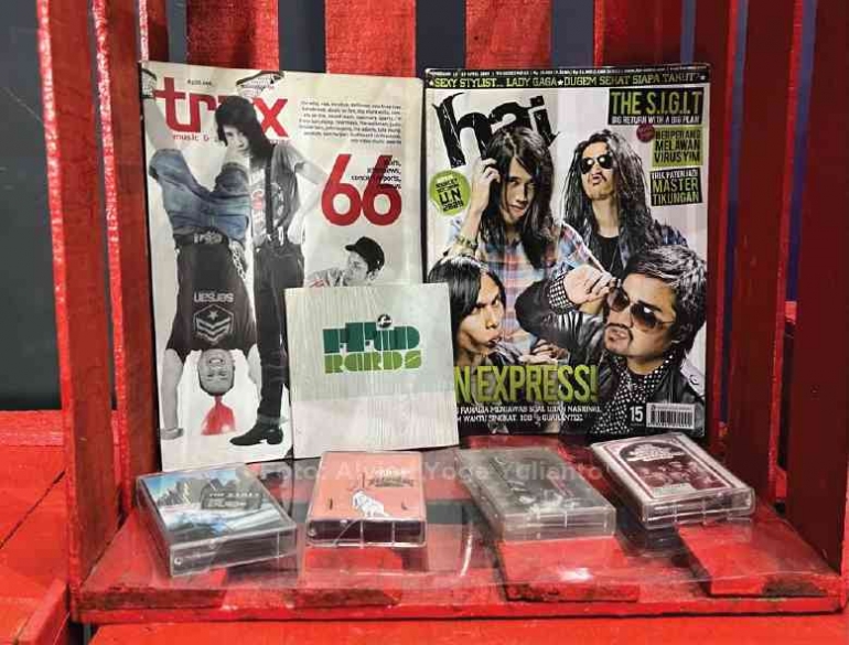 Potret kumpulan majalah dan kaset The SIGIT. Sabtu (18/11/23). Foto: Alvian Yoga Yulianto