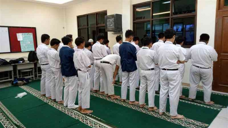Image Source: School Document (Students of the Accelerated Learning Program at SMP Islam Al Azhar 8 Kemang Pratama)