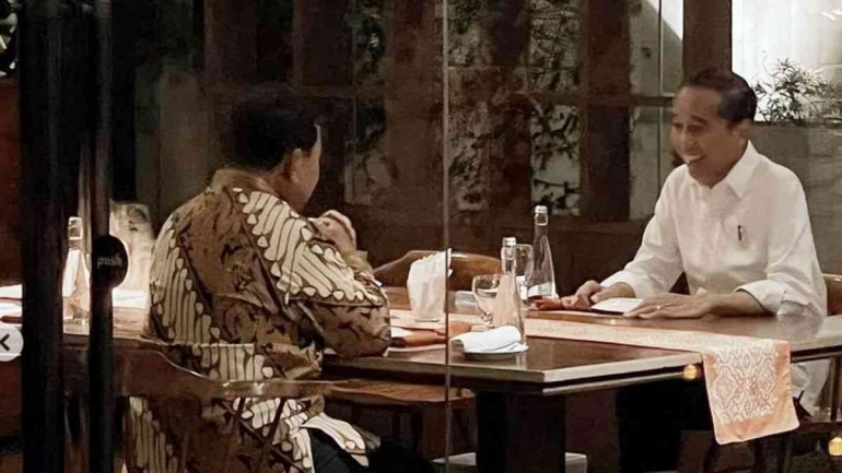 Presiden Jokowi dengan Capres Prabowo |sumber: imgsrv2.voi.id