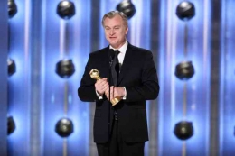 Christoper Nolan raih penghargaan kategori Sutradara Terbaik di GGA 2024. Sumber: getty images (CBS Photo Archive)