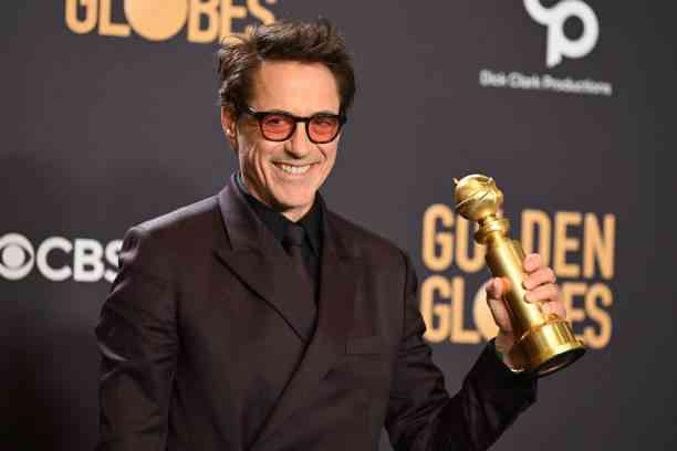 Robert Downey Jr. meraih penghargaan sebagai pemeran pembantu pria terbaik di GGA 2024. Sumber: getty images (CBS Photo Archive)