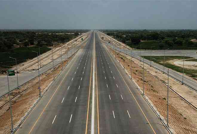 Salah satu jalan di Pakistan. Pembangunan jalan merupakan bagian dari Koridor Ekonomi China-Pakistan (CPEC). | Sumber: Observer Research Foundation 
