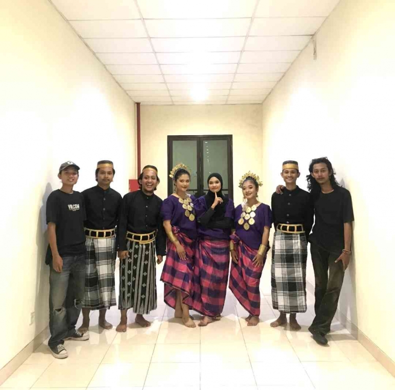 Baso dan Tim (Sayid Ali, Nopal, Juanita, Azmi, Ridi, Amat, dan Cholsverde) Dokpri