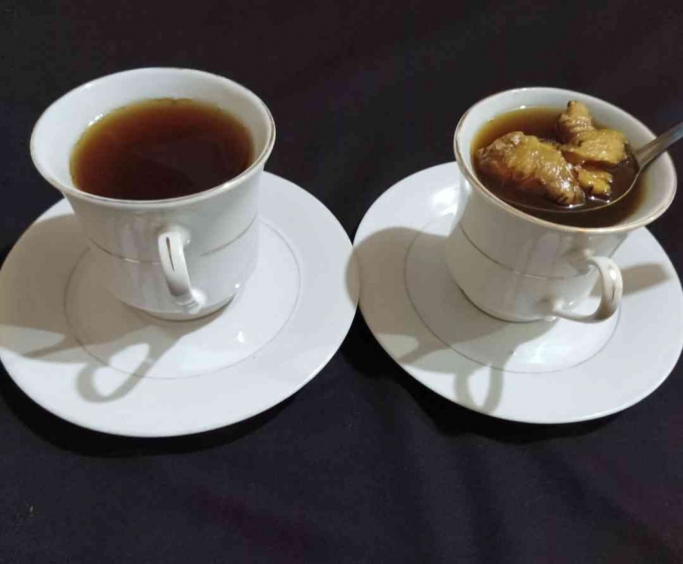 Wedang jahe, cocok ditemani intip ketan yang melenakan (dokpri)