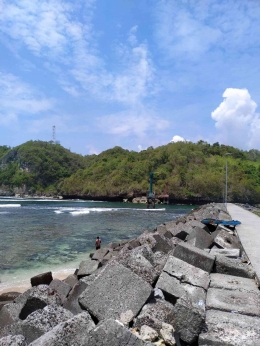 Pantai Sadeng, Songbanyu, Gunung Kidul-Kristin Setyawati