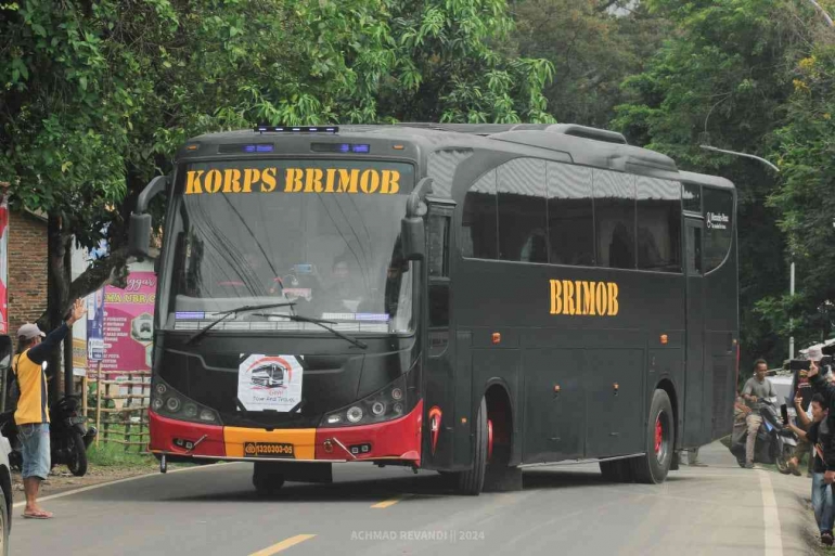 Bus Brimob Anaconda 003 by Achmad Revandi