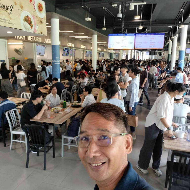 (Self-file) the presence of the Lord in science canteen of NUS.