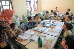 Ilustrasi kegiatan belajar di kelas. (Dok Kemendikbud Ristek via Kompas.com)