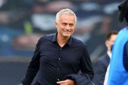 Ilustrasi Jose Mourinho usai laga menangani klubnya. (AFP/MICHAEL REGAN/POOL) via bola.kompas.com