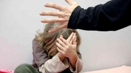 Ilustrasi kekerasan ayah pada anak sumber gambar tribunmenado-tribunews.com